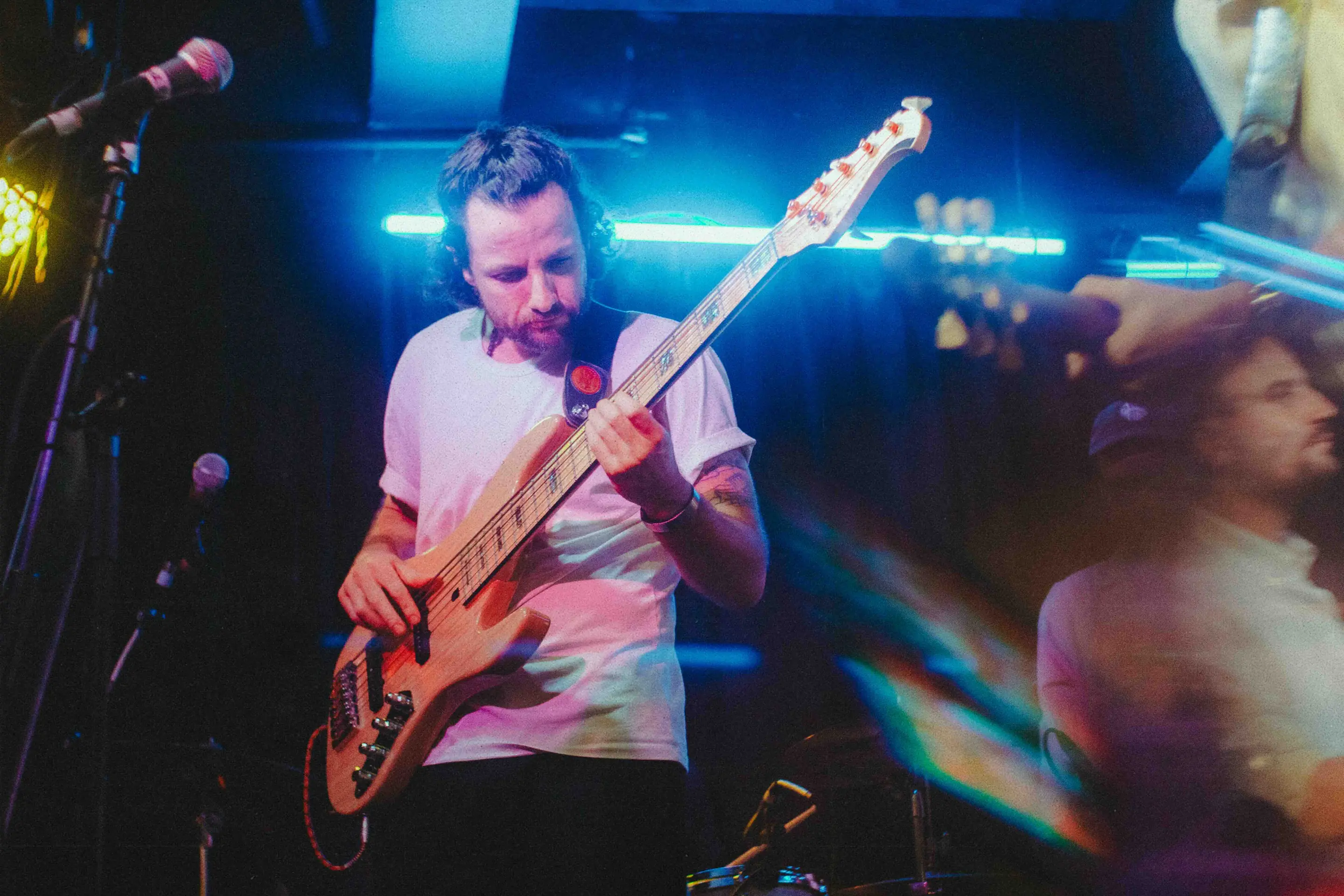 Jack Elliot playing bass live