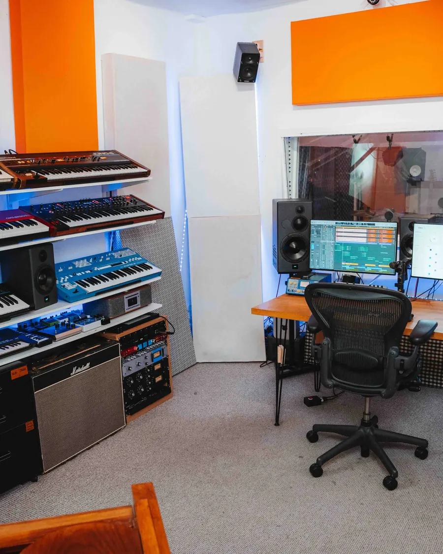 The control room at Lost Oscillation